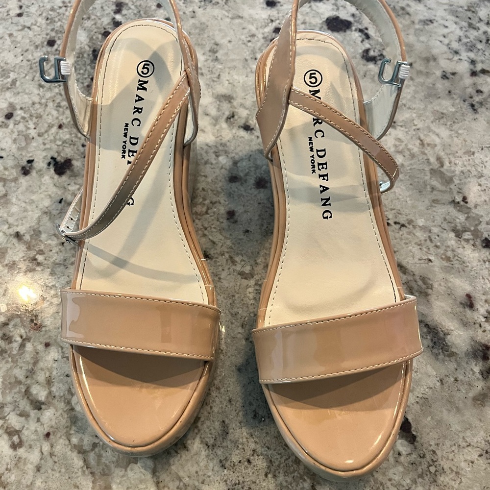 Girls Tan wedges